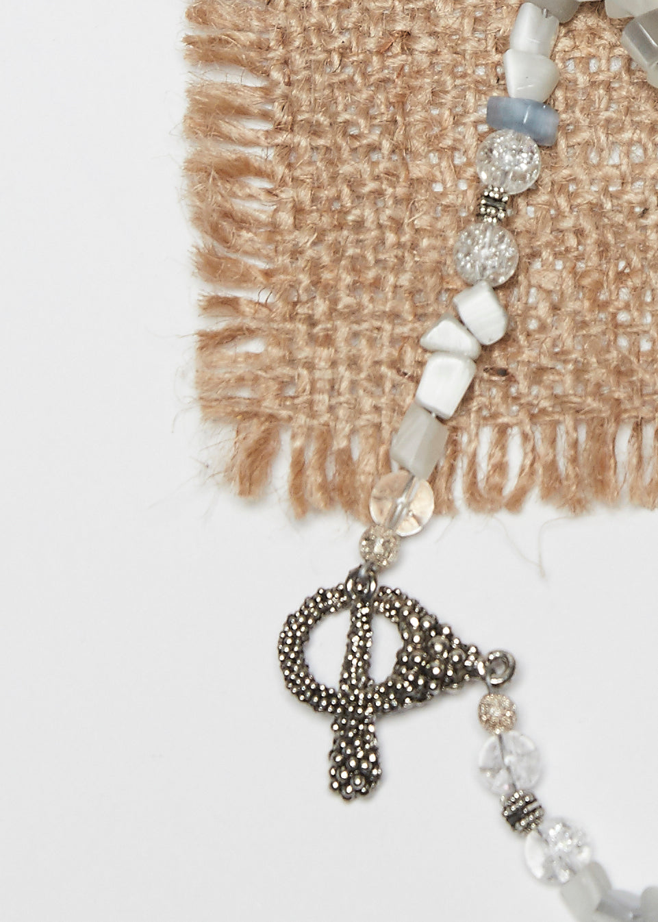 Cat’s Eye Necklace White (33")